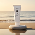 Anua 3 Ceramide Panthenol Feuchtigkeitscreme in 100 ml, zeigt die Creme mit feuchtigkeitsspendender Textur und starker Hautbarriere.