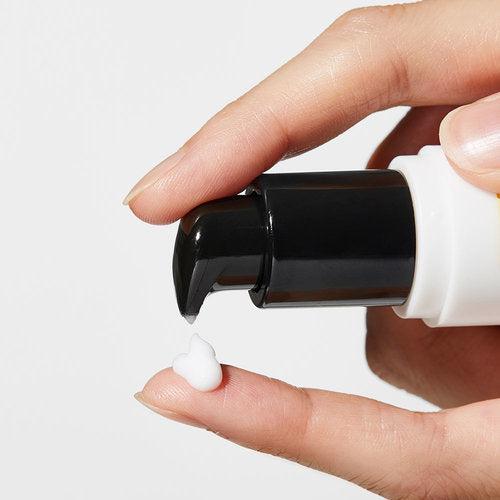 COSRX Snail Peptide Augencreme mit Schneckenschleim und Peptiden, 25 ml, sichtbare Anwendung auf der Augenpartie