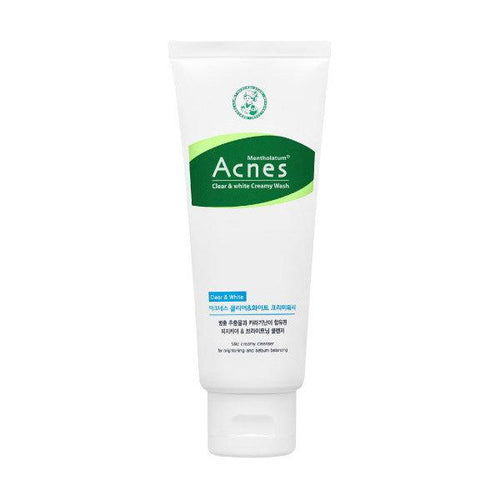 Aknes Clear and White Cleansing Foam 100g, weiße Verpackung mit Schaumreinigung für Hautpflege, auf weißem Hintergrund.