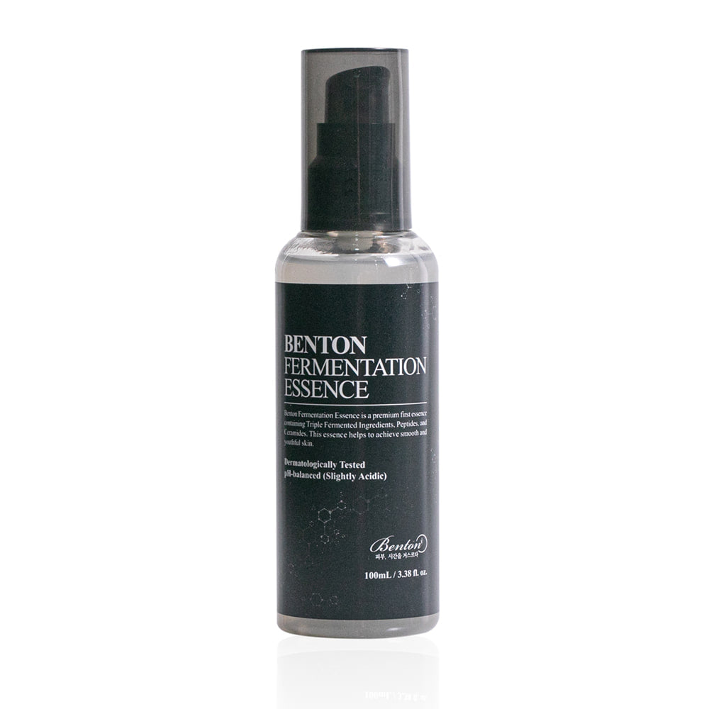 Benton Fermentation Essence in 100ml Flasche, feine Textur, für die Hautpflege, zeigt die Essenzflasche mit Etikett und Inhalt