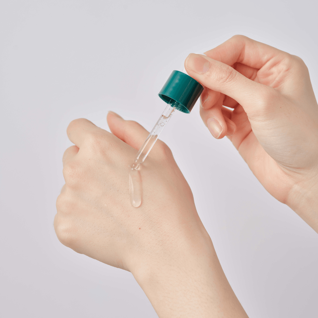 Runde Lab Pine Calming Cica Ampulle, 50 ml, beruhigende Kiefer-Cica für Akne-Haut, natürliche Hautpflege in Glasflasche