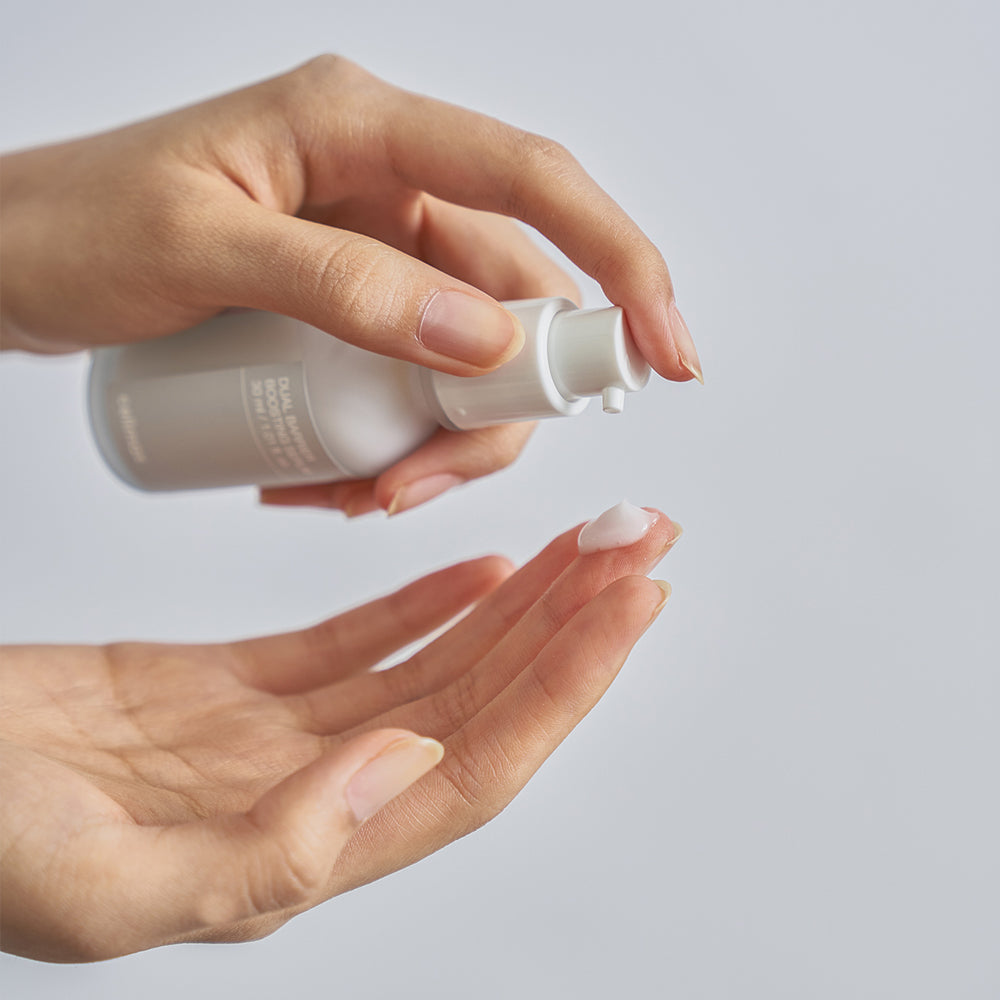Celimax Dual Barrier Boosting Serum in einer 30ml Flasche, zeigt das Produkt mit Dosierungsspitze und klarer Verpackung.