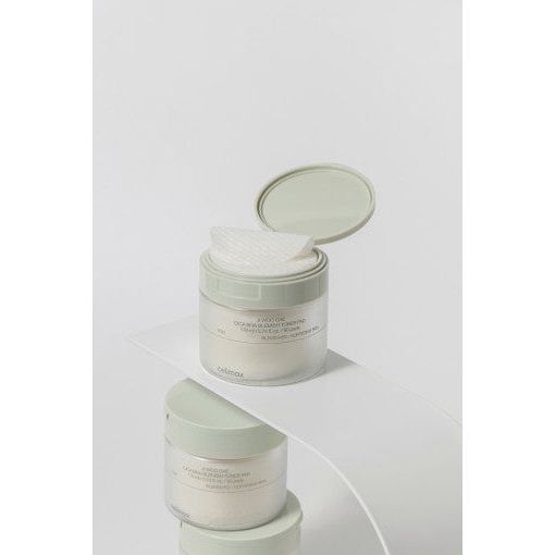 Celimax JI WOO GAE Cica BHA Blemish Toner Pad, 60 Pads, auf einem weißen Hintergrund, Nahaufnahme der Packung.
