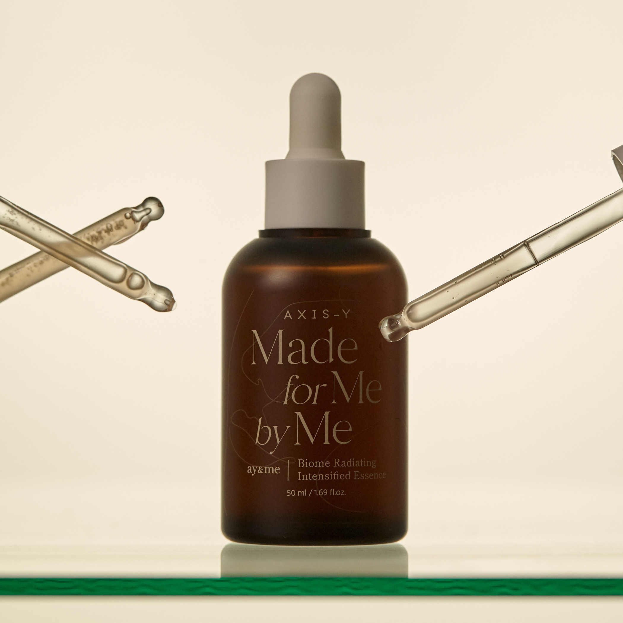 AXIS-Y Biome Radiating Intensified Essence in 50ml Flasche, feuchtigkeitsspendende Gesichtsessenz mit pflegenden Inhaltsstoffen.