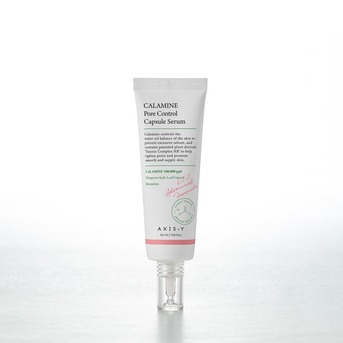 AXIS-Y Calamine Pore Control Serum in einer 50ml Flasche, sichtbarer Dosierungsapplikator und klares Produktdesign.