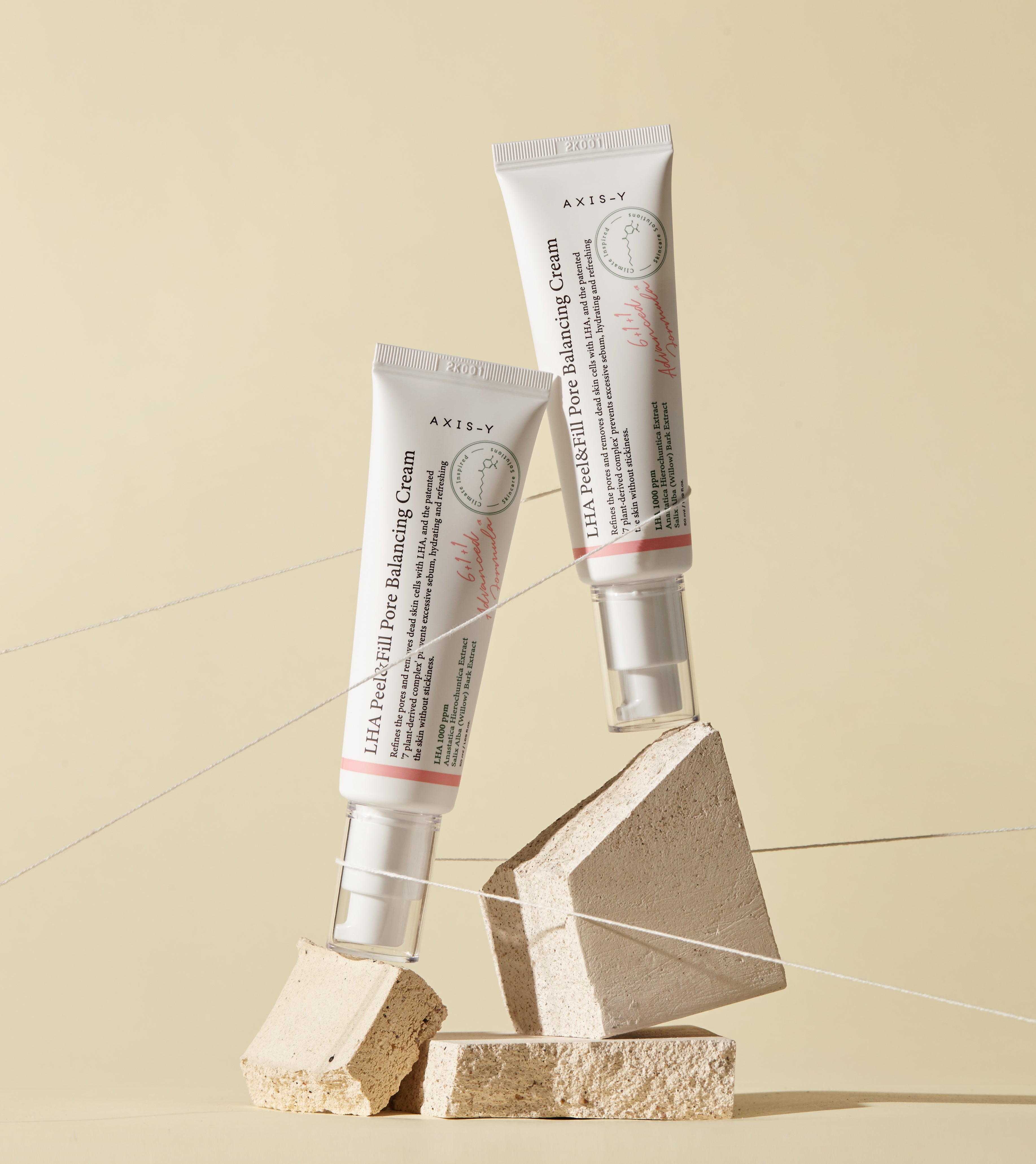 AXIS-Y LHA Peel & Fill Pore Balancing Creme in 50ml, glatte Textur, auf dem Produkt liegend, für ausbalancierte Poren.