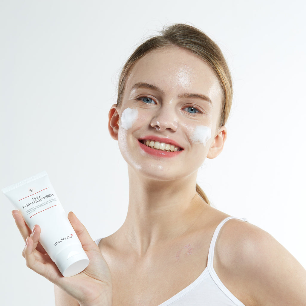 medicube Red Foam Cleanser, tiefenreinigender Anti-Akne Schaum mit Salicylsäure, 120 ml, für unreine Haut