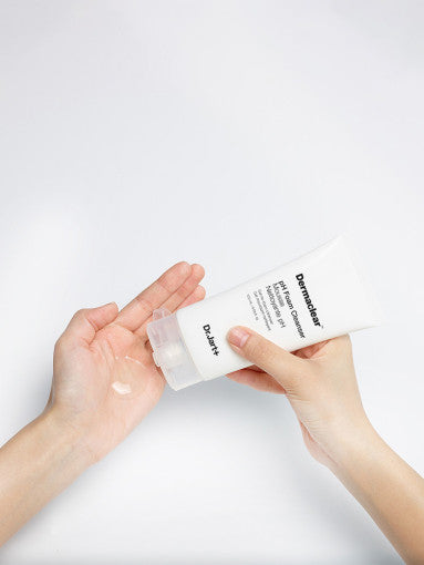 Dr.Jart+ Dermaclear pH Foam Reiniger, 120ml, sanfter Reinigungsschaum für klare Haut, sichtbarer Schaum in der Flasche.