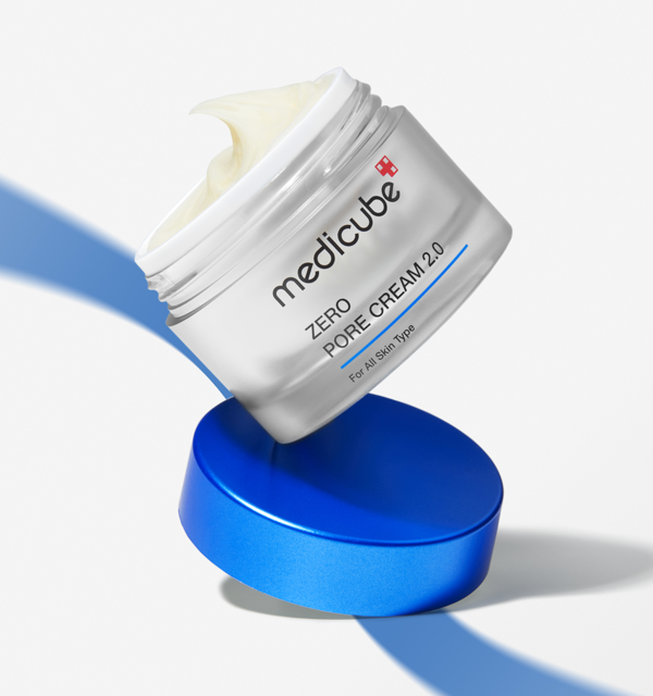 Medikube Zero Pore Cream 2.0 mit Glykolsäure, porenverfeinernde Gesichtscreme in 50 ml, sichtbare Textur in der Verpackung