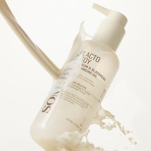 SOME BY MI Lacto Soy Sebum & Blackhead Cleansing Oil in 200ml Flasche, zeigt die Verpackung und das Produkt für die Hautreinigung