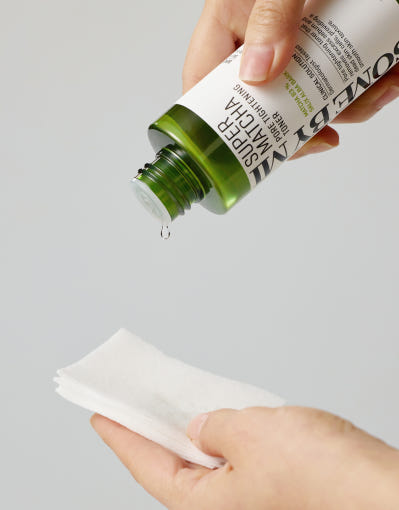 SOME BY MI Super Matcha Pore Tightening Toner, 150 ml, mit Matcha-Extrakt zur Porenverfeinerung, Flasche vor weißem Hintergrund