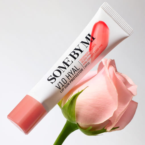 SOME BY MI V10 Hyal Lip Sun Protector Lippenbalsam mit Sonnenschutz, 7ml, pflegt und schützt die Lippen vor UV-Strahlen.