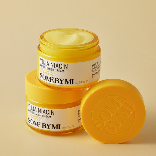 SOME BY MI Yuja Niacin Anti-Blemish Creme 60g, feuchtigkeitsspendende Gesichtscreme gegen Hautunreinheiten, in einer weißen Verpackung
