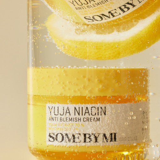 SOME BY MI Yuja Niacin Anti-Blemish Creme in 60g, weiße Creme im Tiegel mit Gelb- und Orangetönen, für Hautunreinheiten