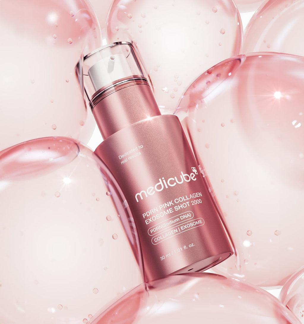 Medicube PDRN Pink Collagen Exosome Ampoule, 30 ml, zeigt die Flasche mit rosafarbenem Inhalt und Applikator für die Hautpflege.