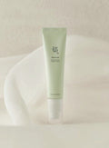 Beauty of Joseon Light On Serum mit Centella und Vitamin C in 30 ml Flasche für strahlende Haut, sichtbar auf dem Produktbild