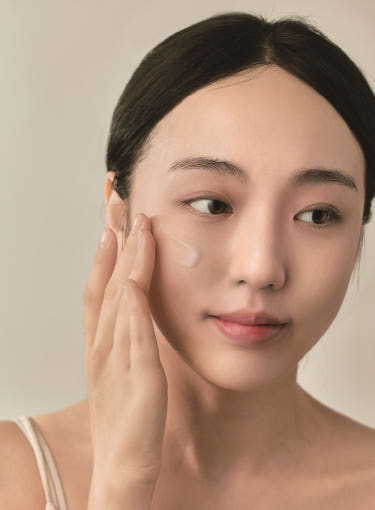 Beauty of Joseon Light On Serum mit Centella und Vitamin C in 30 ml Flasche, helles Serum für strahlende Haut
