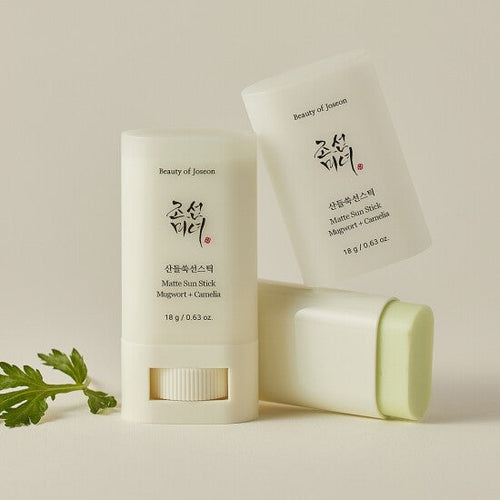 Beauty of Joseon Matte Sun Stick mit Beifuß und Kamelie, SPF50+ PA++++, 2er Doppelset, jeweils 18 g, UV-Sonnenschutz.
