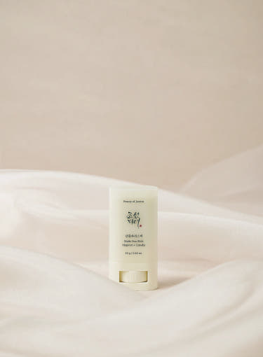 Beauty of Joseon Matte Sun Stick mit Beifuß und Kamelie, 2er-Set, SPF50+ PA++++, 18 g.