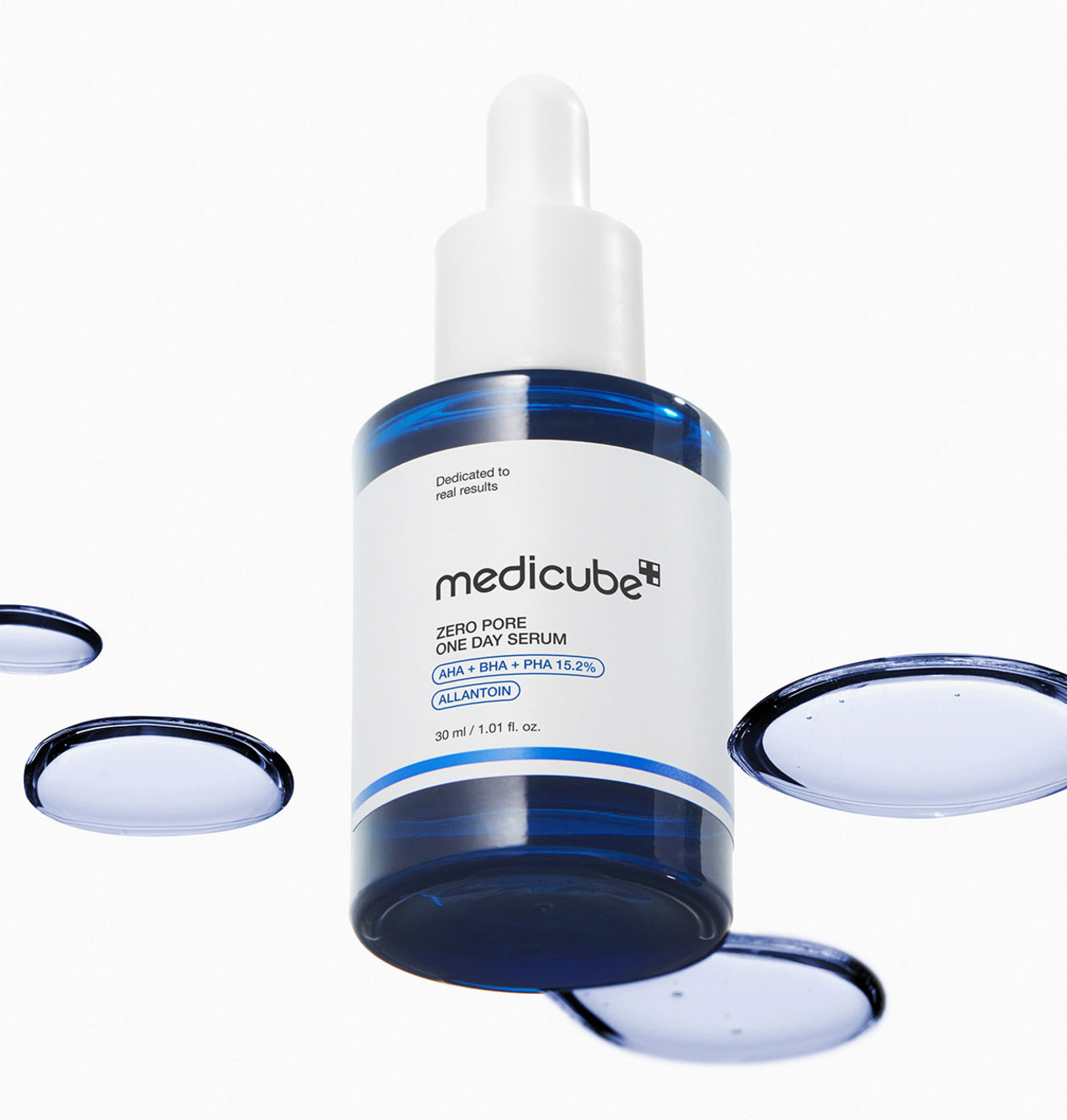 Medipube Zero Pore One Day Serum, 30 ml, Porenstraffendes Serum in einer transparenten Flasche mit Dosierer.