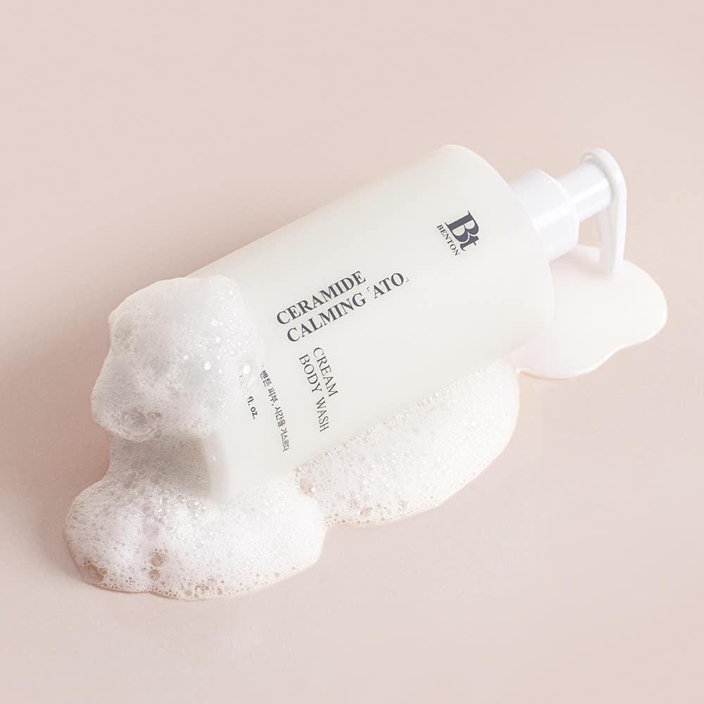 Benton Ceramide Calming Ato Duschgel 300ml, nährendes Body Wash mit Ceramiden und beruhigender Formel, sichtbar in der Flasche