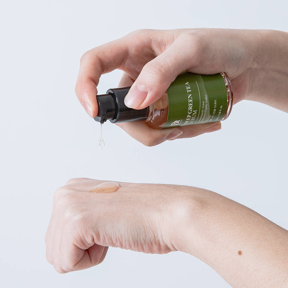 Benton Deep Green Tea Serum in 35ml Flasche, grünes Serum mit Teebaumextrakt, für gepflegte und feuchtigkeitsarme Haut