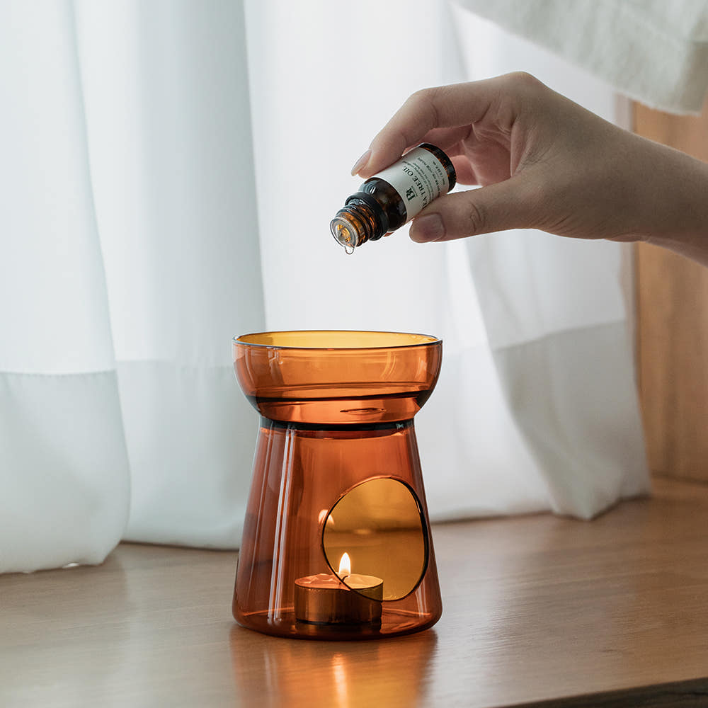 Benton Teebaumöl Flasche 10ml, äthernes Öl für Hautpflege, mit Tropfverschluss, auf weißem Hintergrund
