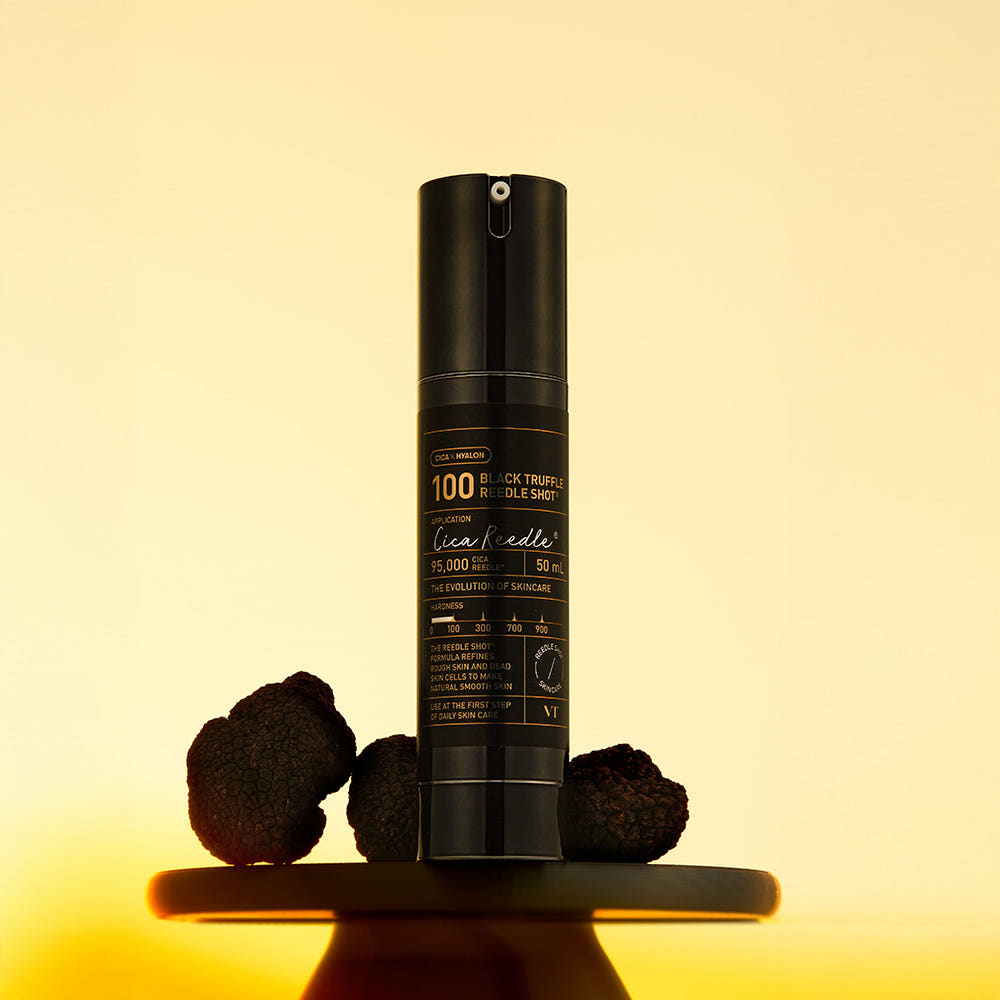 VT Black Truffle Reedle Shot 50ml Ampoule mit schwarzem Trüffel, sichtbar in einer eleganten Flasche.