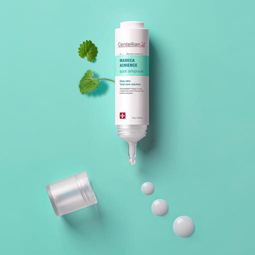 Centellian24 Madeca Acnience Spot Ampoule mit Centella, 15 g, gezieltes Anti-Akne Spot-Serum in kleiner Ampullenflasche.