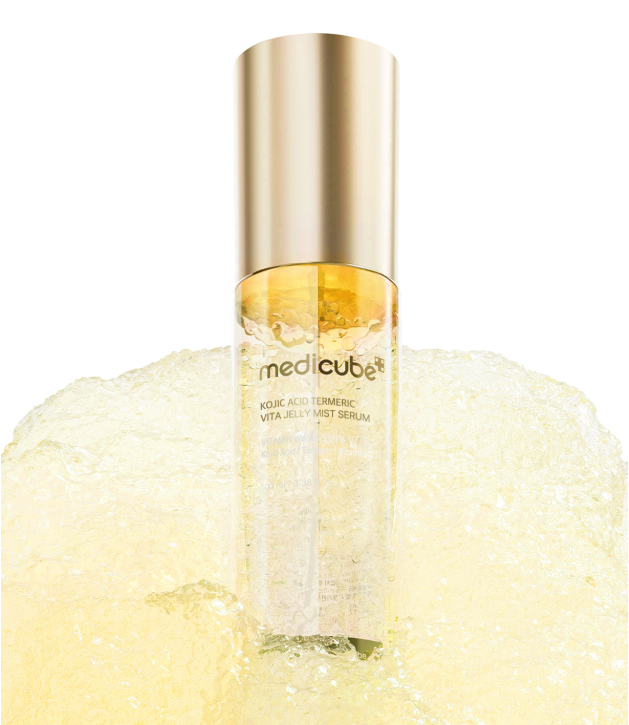 medicube Kojic Acid Turmeric Vita Jelly Mist Serum in einer 100 ml Flasche, aufhellendes Brightening Mist-Serum, sichtbare Verpackung