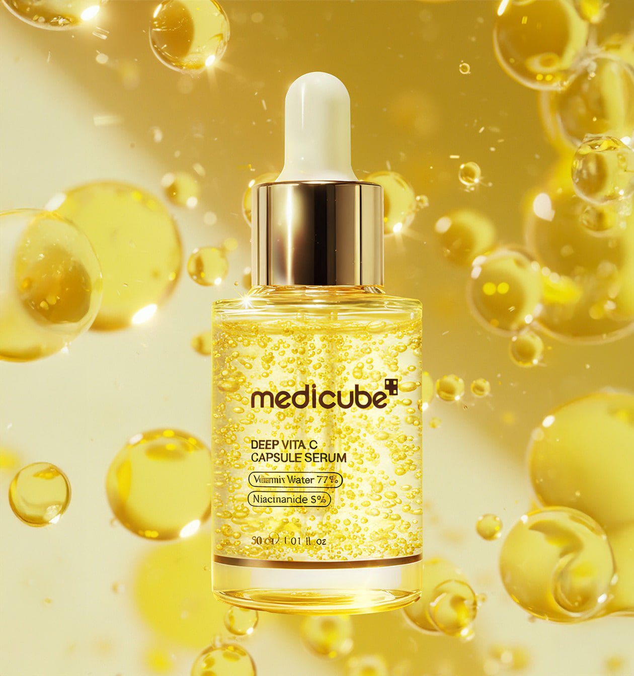 Medicube Deep Vita C Capsule Serum mit Vitamin C, 30 ml, in offenen Kapseln für strahlende Haut, Nahaufnahme der serumgefüllten Kapseln