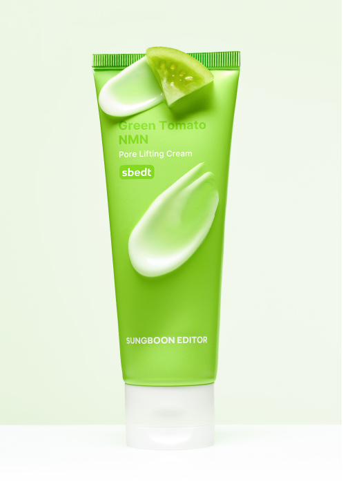 SUNGBOON EDITOR Green Tomato NMN Pore Lifting Creme in 50ml, glatte Textur, zeigt die Creme in einem Tiegel mit grünen Tomaten.