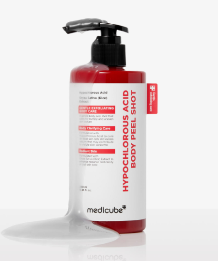 medicube Hypochlorous Acid Body Peel Shot, sanftes Körperpeeling mit 280 ml, zeigt das Produkt in der Flasche vor weißem Hintergrund