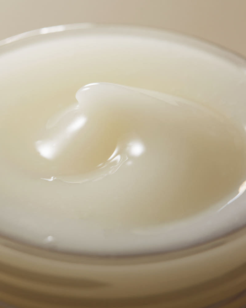 AXIS-Y Dark Spot Correcting Glow Creme in 50ml, cremige Textur, für strahlende Haut mit dunklen Flecken, in einer weißen Tubenverpackung