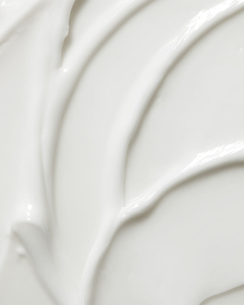 AXIS-Y Panthenol 10 Hautglättende Schutzcreme in 50ml, zeigt die cremige Textur und das elegante Design der Marke AXIS-Y