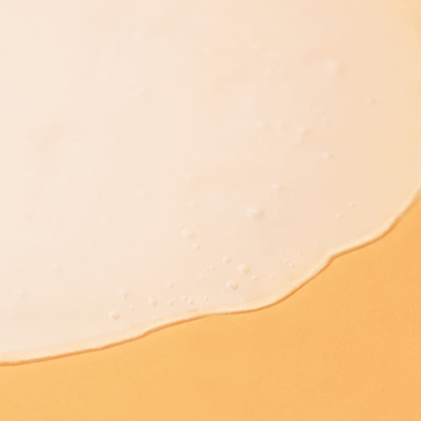Celimax Pore+ Dark Spot Brightening Serum in einer weißen Flasche mit Dosierungsöffnung, auf weißem Hintergrund.