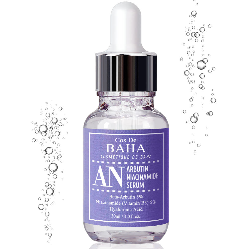 Cos De BAHA AN Arbutin 5% + Niacinamide 5% Serum, aufhellendes Serum gegen Pigmentflecken, 30 ml, Flasche auf weißem Hintergrund
