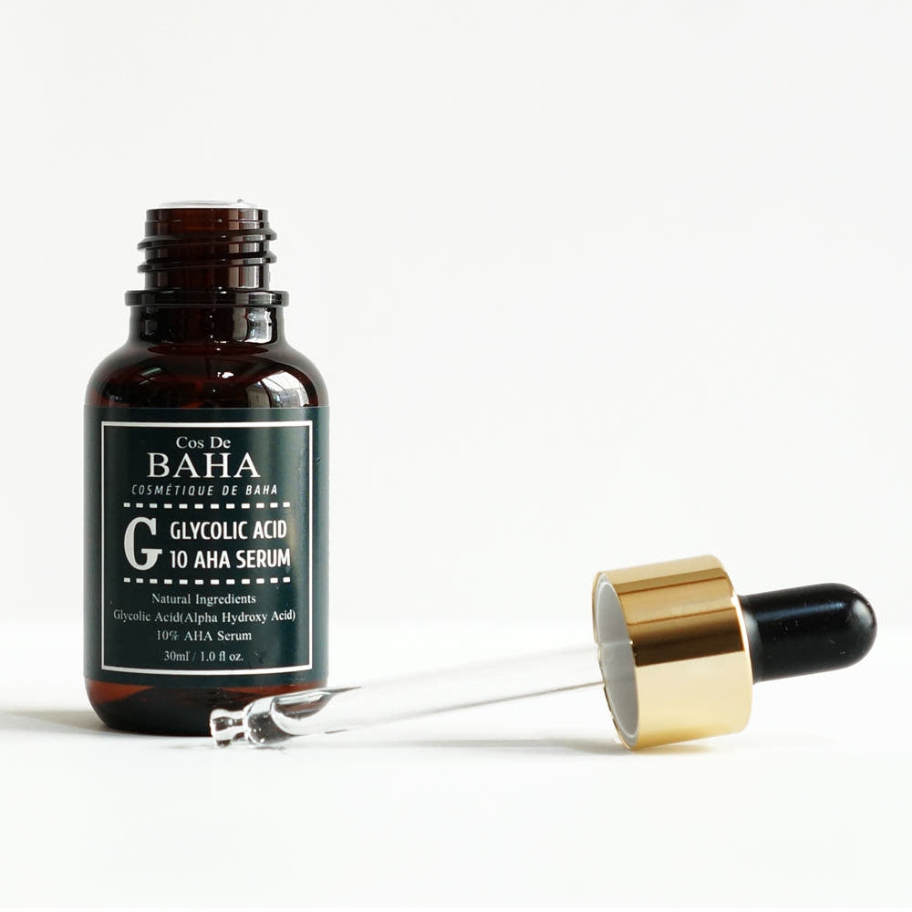 Cos De BAHA Glycolic Acid 10% AHA Serum in 30 ml, exfolierendes Peeling-Serum für glatte Haut, auf dem Produktbild sichtbar