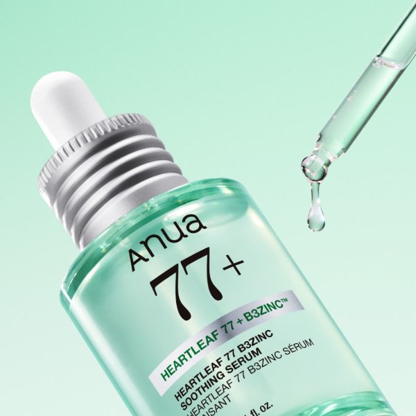 Anua Heartleaf 77 B3Zinc Serum, beruhigendes Serum für unreine Haut, 30 ml, in einer blauen Flasche auf weißem Hintergrund