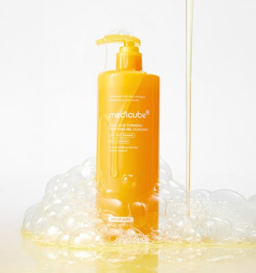medicube Kojic Acid Turmeric Reinigungs-Gel, aufhellender Gesichtsreiniger in 500 ml, mit Kojic Acid und Kurkuma