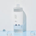 Runder Lab 1025 Dokdo Toner mit Tiefseewasser, Mineralien, feuchtigkeitsspendend, 500 ml Flasche auf weißem Hintergrund