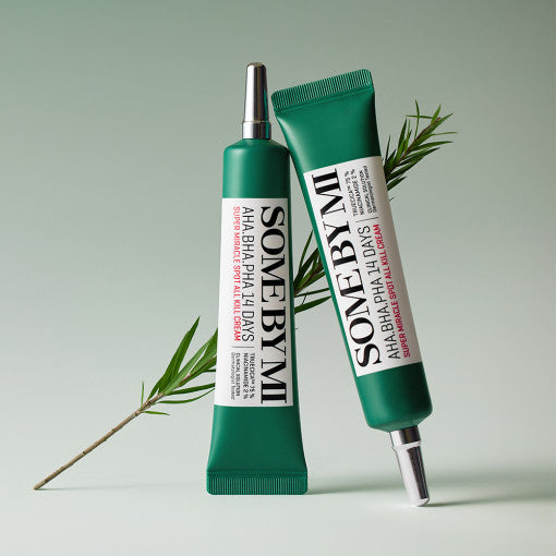 SOME BY MI AHA BHA PHA Super Miracle Spot All Kill Creme in 30 ml, intensive Akne-Spot-Creme, sichtbares Produkt auf weißem Hintergrund